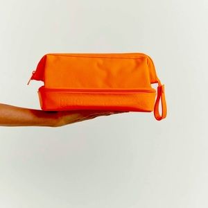 BÉIS - The Dopp Kit in Creamsicle!